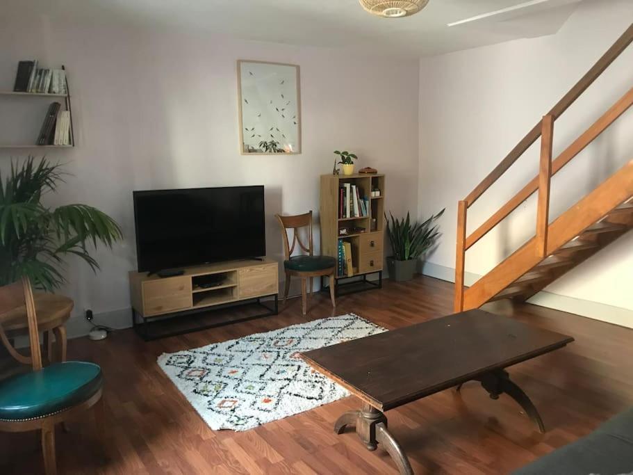 Charmant Appartement Au Calme Avec Parking Μπεζανσόν Εξωτερικό φωτογραφία